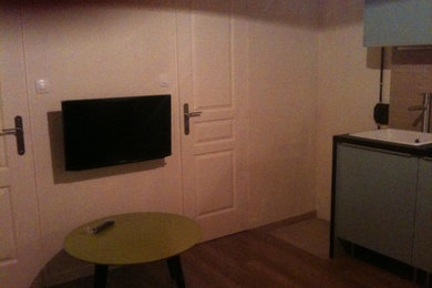Cette photo montre un salon moderne.