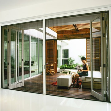 Distinction Screens