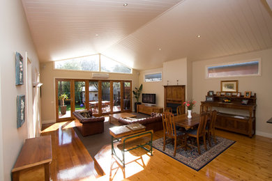 Photo of a traditional family room in Melbourne.