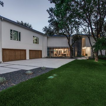 Modern Lake Retreat - Luxury Landscaping and Outdoor Living - Fort Worth, TX