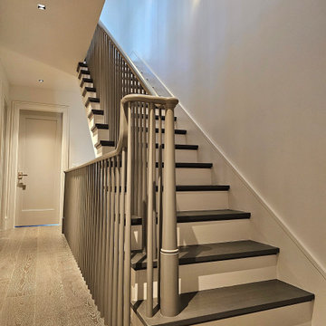 Project #112 | Traditional Staircase with Continuous Rail System