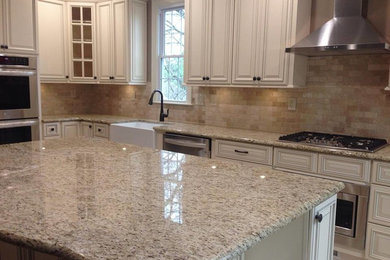 Kitchen - traditional kitchen idea in Philadelphia