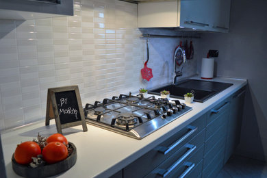 Immagine di una cucina minimalista