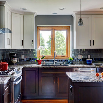 Contemporary Hubertus Kitchen