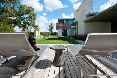 Inspiration for a contemporary deck remodel in Dallas