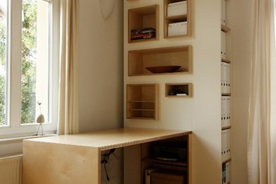 他の地域にあるコンテンポラリースタイルのおしゃれなホームオフィス・書斎の写真