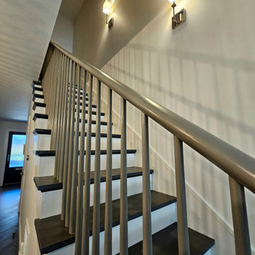 Project #112 | Traditional Staircase with Continuous Rail System