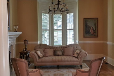 Example of a living room design in Dallas