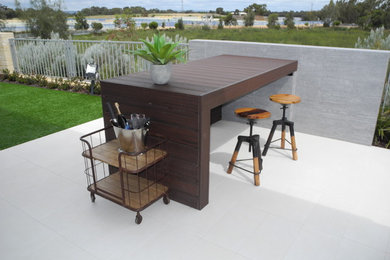 Inspiration for a modern deck in Perth.