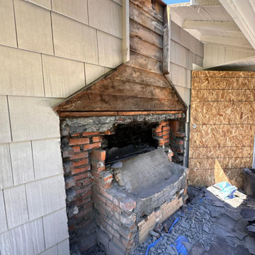 Outdoor Brick Fireplace & Chimney Restorationג