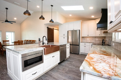 Inspiration for a modern kitchen remodel in Orlando