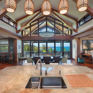 Идея дизайна: огромная гостиная-столовая в морском стиле с белыми стенами и паркетным полом среднего тона без камина