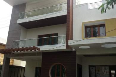 Inspiration for a contemporary home design remodel in Bengaluru