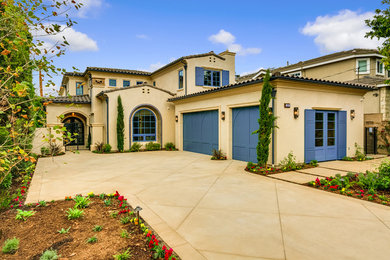 Transitional multicolored house exterior idea in Los Angeles