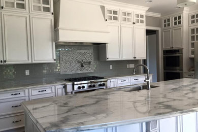 Inspiration for a timeless kitchen remodel in Atlanta