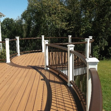 Curved Trex Transcend Deck with Railing