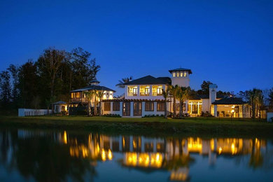 Example of a transitional exterior home design in New Orleans
