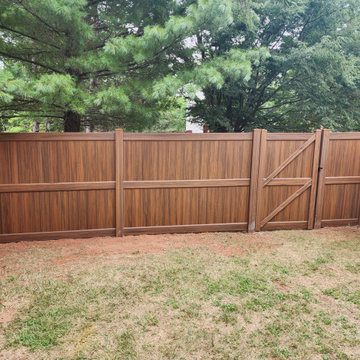 6'H Mocha Walnut Vinyl with Gate