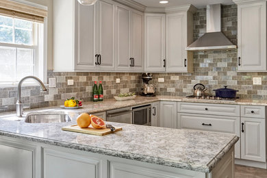 Inspiration for a timeless kitchen remodel in Chicago