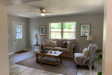 Example of a classic living room design in Jacksonville