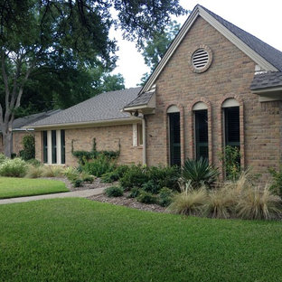 Mittelgroßer Eklektischer Vorgarten mit Gartenweg in Dallas