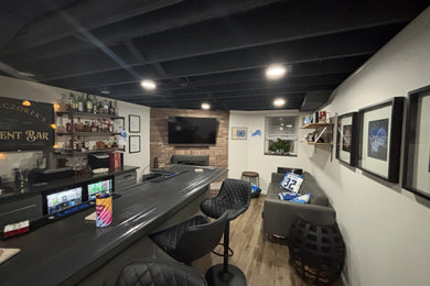 Example of a home bar design in Detroit