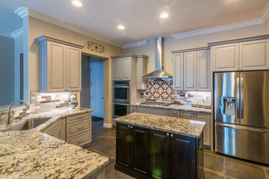 Example of a kitchen design in Sacramento