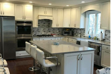 Example of a kitchen design in New York
