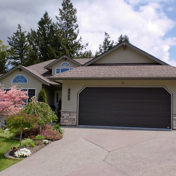 Residential roll up garage doors