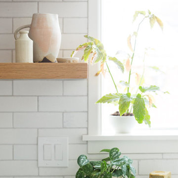 Tinge Floral: White Glazed Thin Brick Backsplash