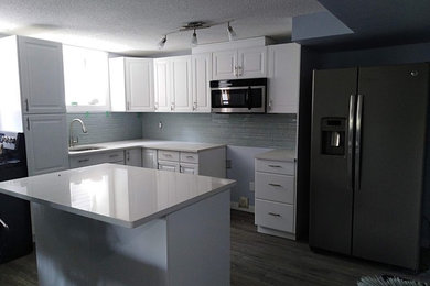 Kitchen - contemporary kitchen idea in Edmonton