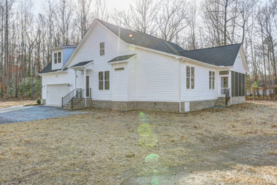 Example of an exterior home design in Richmond