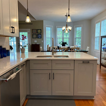 Transitional Kitchen Remodel Done in a Two-Tone Color