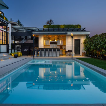 Modern Pool Lounge