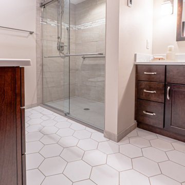 Cozy Master Bathroom - Brookfield