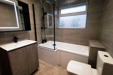 Photo of a contemporary home in West Midlands.