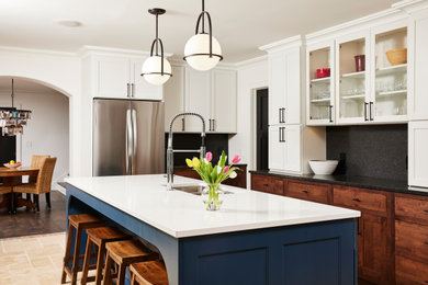 Example of a classic kitchen design in Minneapolis