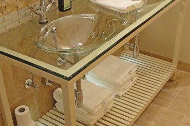 Bathroom - modern bathroom idea in Houston