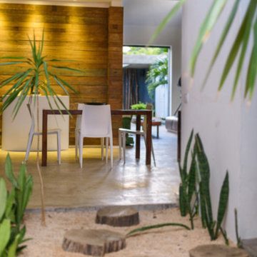 Deskom House