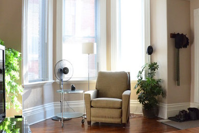 Inspiration for a timeless living room remodel in Toronto