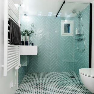 Bäder mit blauem Boden und offener Dusche Ideen, Design & Bilder