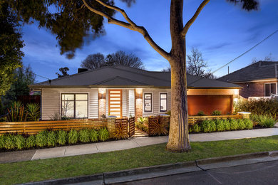 Design ideas for a modern one-storey exterior in Melbourne.