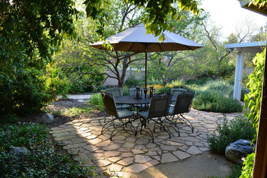 Home design - traditional home design idea in Los Angeles