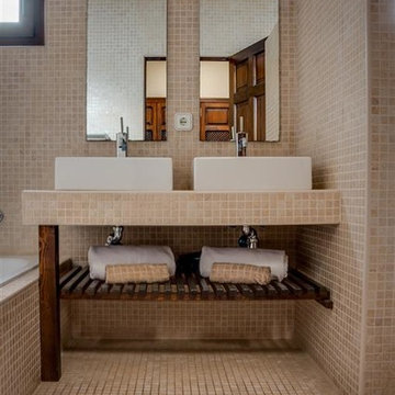 Contemporary bathroom by Natura Design S.L.