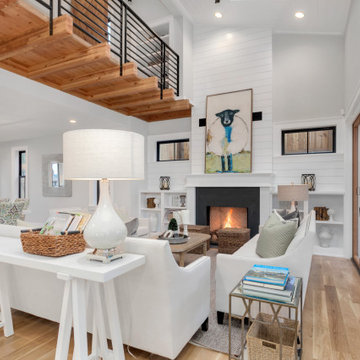 Living Room / Balcony