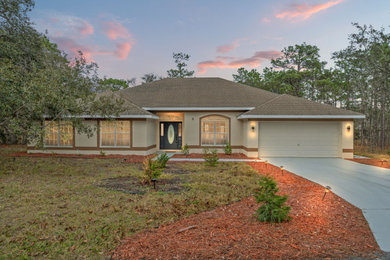Inspiration for a modern exterior home remodel in Tampa