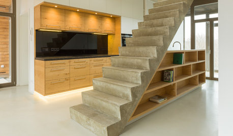 Unter der Betontreppe: Eine maßgefertigte Loft-Küche in Dresden