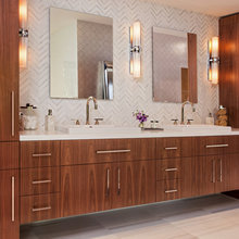 PoolHouse master bathroom