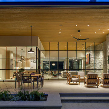 LAKEFRONT LUXURY
