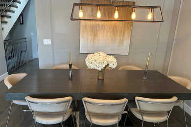 Example of a dining room design in Chicago